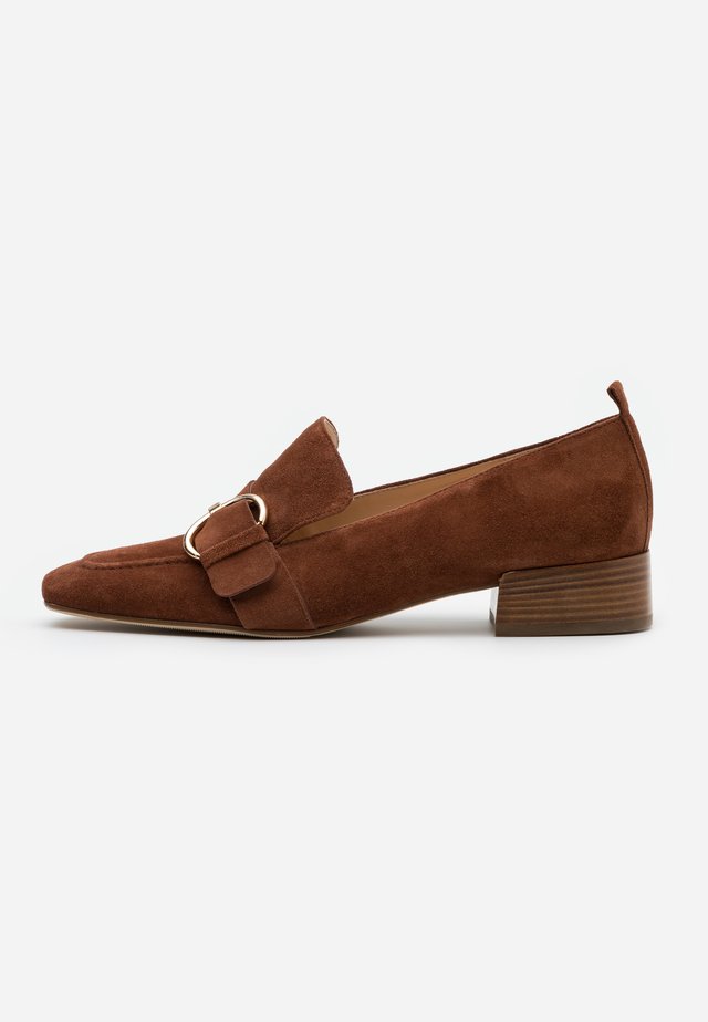 Slip-ons - nugat