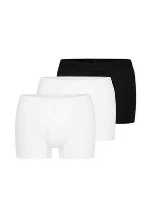 Drei Herrenboxershorts, zwei weiße vorne und eine schwarze hinten, alle mit figurbetonter Silhouette und elastischem Bund.