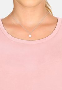 Elli SPARKLING FLOWER CHARM - MIT KRISTALLEN VON SWAROVSKI® - Halskæder - silberfarben
