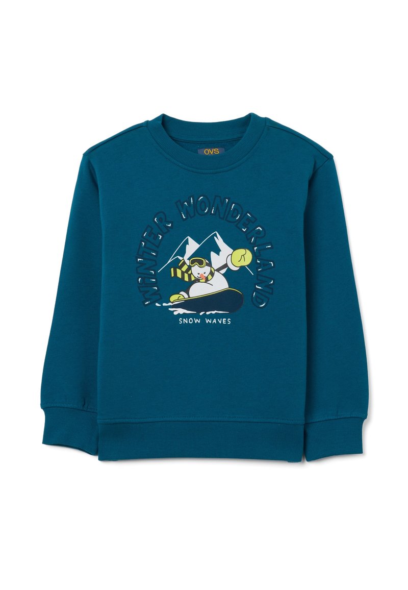 Teal sweatshirt met een ronde hals, lange mouwen en een speelse graphic met een snowboarder en de tekst "WINTER WONDERLAND".
