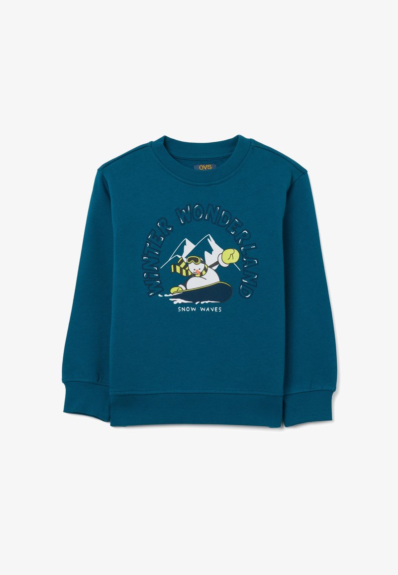 Teal sweatshirt met een ronde hals, lange mouwen en een speelse graphic met een snowboarder en de tekst "WINTER WONDERLAND".