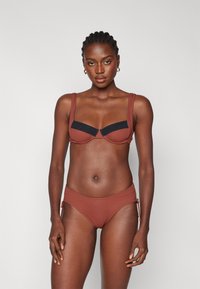 Triumph - SUMMER GLOW - Bikini felső - dark caramel Miniatűr kép 1