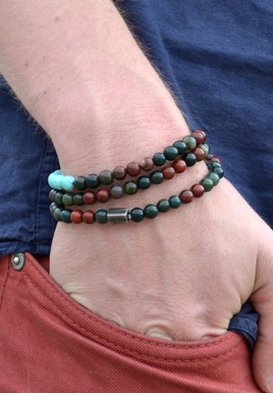 LUCLEON Bracelet - red green