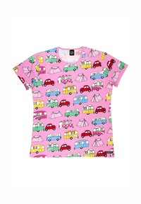 Różowa koszulka z krótkim rękawem z powtarzającym się wzorem kolorowych, klasycznych samochodów, przyczep kempingowych i namiotów w różnych kolorach i wzorach.