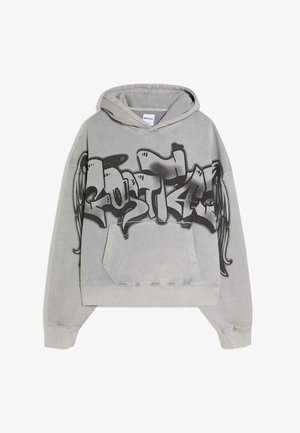 Hellgrauer Kapuzenpullover mit schwarzem Graffiti-Stil-Schriftzug "Rooster" auf der Brust und der vorderen Bauchtasche.