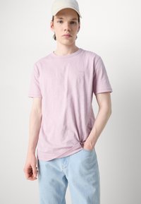 BOSS TEGOOD - Základné tričko - open purple
