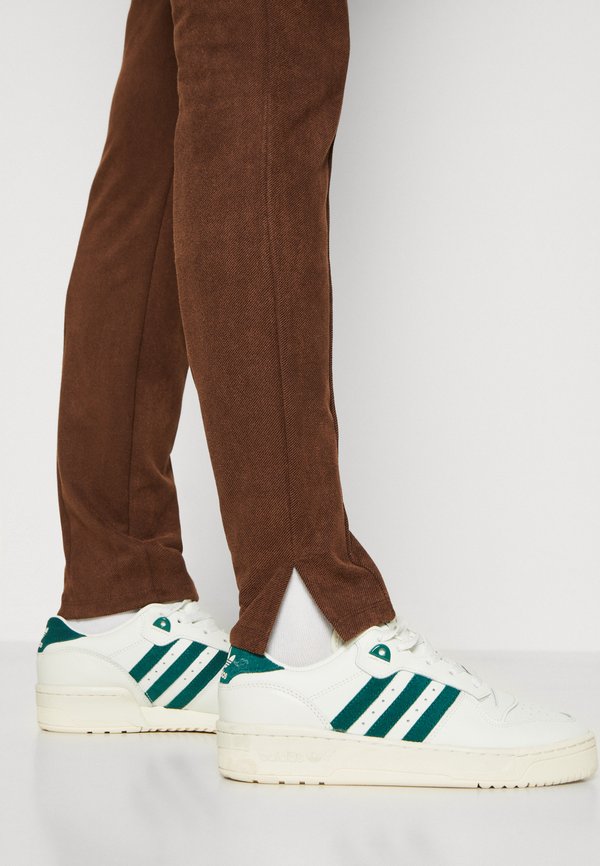 VISUDAS SLIT - Leggings - Trousers - shaved chocolate4