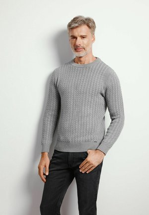 - Sweter