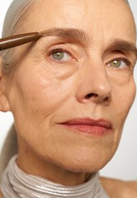 Maybelline New York BROW EXTENSIONS - Øjenbrynsblyant - 5 medium brown