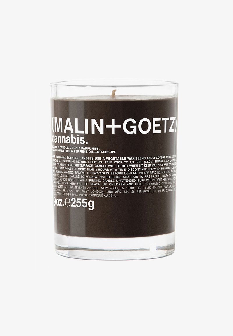 Schwarze Glaslaterne mit klarem Boden, weißem Textetikett und einem Baumwolldocht. Enthält eine pflanzliche Wachsmischung. 9 oz (255 g).