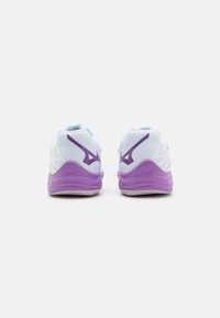Mizuno THUNDER BLADE Z - Volleyball shoes - white/patrician purple/quince