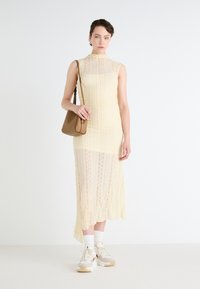 Lee BRIELLE - Tossud - bright white