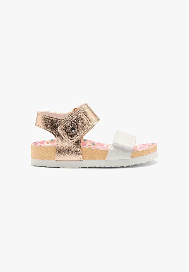 Sandalias de velcro metálicas en color rosa dorado y blanco, con una plantilla texturizada y un patrón floral colorido en el interior. Suela de goma ligera para mayor tracción.