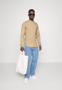 Pier One Camisa - camel