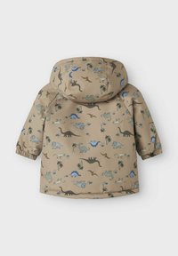 Veste beige légère avec des motifs de dinosaures en vert, bleu et marron. Équipée d'une capuche et de poignets élastiques pour un ajustement confortable.