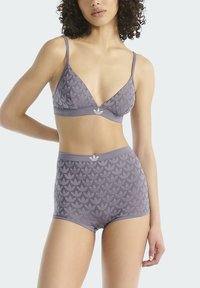 Fialový bezešvý podprsenkový top a kalhotky s vysokým pasem, s celoplošným vzorem listů a elastickým páskem, s bílým logem.