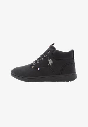Pantofi sport negri, tip cizma, din piele netedă, având ochiuri argintii, șireturi rotunde și un logo cu un călăreț pe lateral.