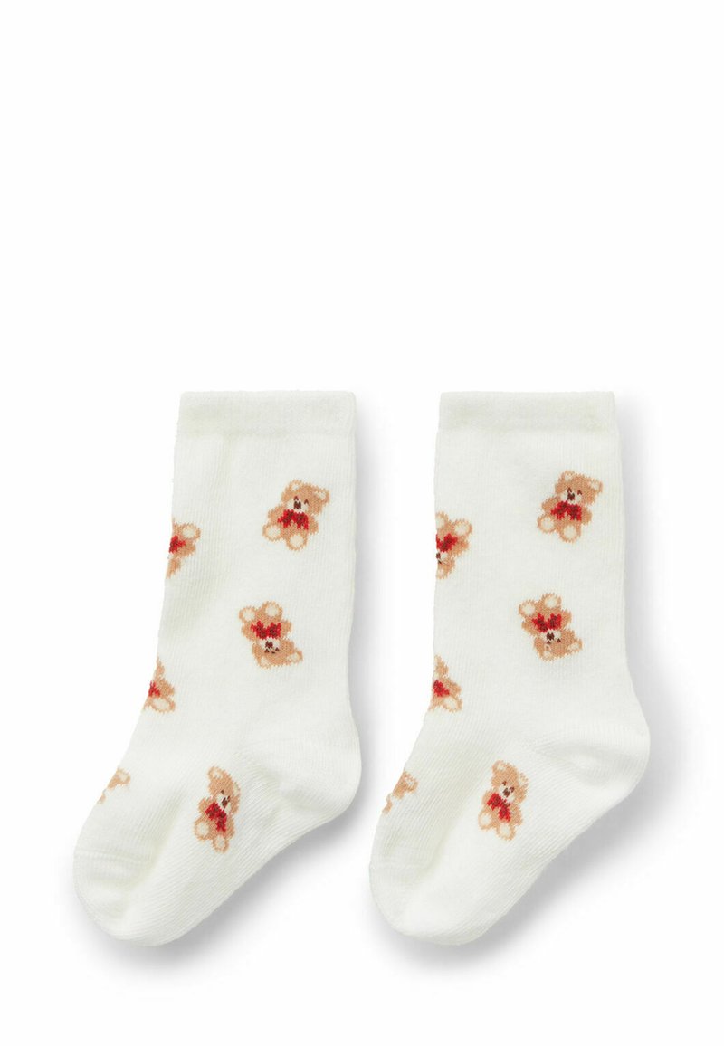 Calzini bianchi con un motivo ripetuto di orsetti in marrone chiaro e rosso, realizzati in un materiale morbido e testurizzato con un bordo a costine.