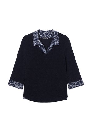 Marineblauwe pullover met een V-hals, 3/4 mouwen, textuurstof, gebloemde kraag en manchetten in wit en blauw, met een bloemenpatroon.