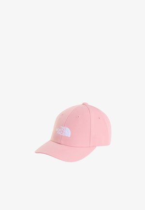 Lyserød baseballkasket med buet skygge og hvidt "The North Face" logo på frontpanelet mod en hvid baggrund.