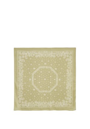 Bandana carrée beige clair avec des motifs paisley et floraux blancs le long de la bordure et de petits motifs au centre, posée à plat sur un fond blanc.