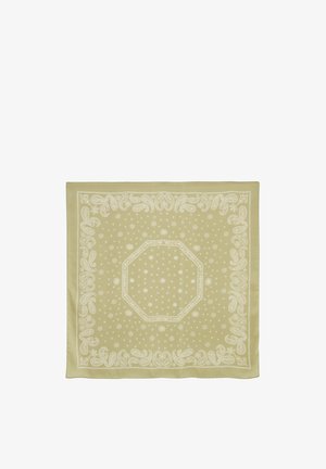 Bandana carrée beige clair avec des motifs paisley et floraux blancs le long de la bordure et de petits motifs au centre, posée à plat sur un fond blanc.
