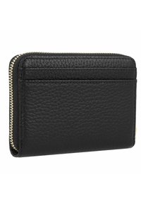 Billetera de cuero negro con un acabado texturizado, que cuenta con un cierre de cremallera y varios compartimentos para tarjetas. Los acentos en tono dorado realzan el diseño.