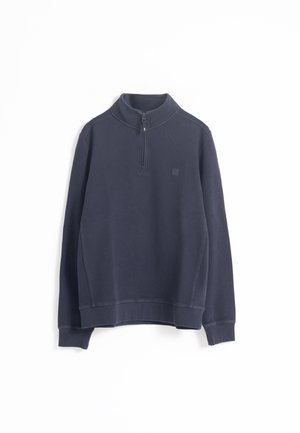 Sudadera azul marino de cuello con cremallera, con puños y dobladillo acanalados. Hecha de una tela texturada, presenta un pequeño logo en el pecho.