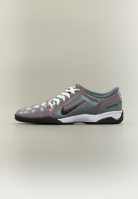 Valimata, smoke grey/black/bright crimson/white