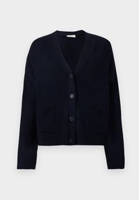 Granatowy sweter z dzianiny z dekoltem w serek, zapięciem na guziki z przodu i dwiema kieszeniami naszytymi. Posiada prążkowaną strukturę na mankietach i dolnym brzegu.