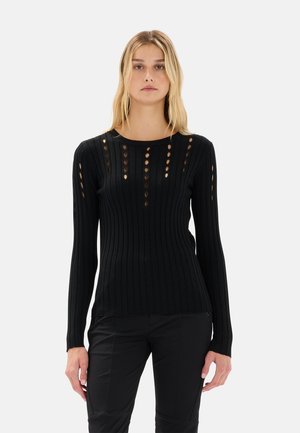 Maglione nero a coste con maniche lunghe, scollo rotondo e ritagli strategicamente posizionati sul davanti per un tocco visivo.