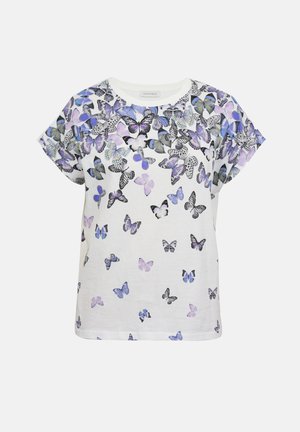 Valge lühikese varrukaga särk, millel on ülemisel osal tihedalt paiknevad lilla, mustade ja siniste liblikate trükid, alumisel osal hõredamad.