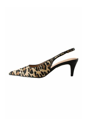 Spitzer Slingback-Pumps mit Leopardenmuster am Obermaterial und schwarzem, mittelhohem Absatz auf weißem Hintergrund.