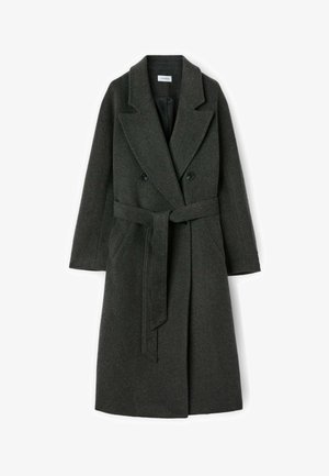 Abrigo de lana gris oscuro con un diseño de doble botonadura, solapas puntiagudas y un cinturón a juego. Incluye dos bolsillos frontales y un forro interior suave.