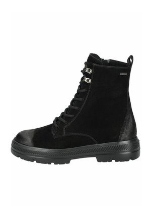 Bottines noires avec une combinaison de daim lisse et texturé, un dessus à lacets à l'avant, et une semelle en caoutchouc robuste avec un motif de bande de roulement.