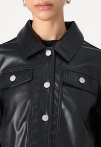 ONLY Petite ONLRIMA JACKET  - Bunda z nepravej kože - black