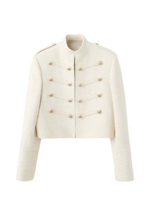 Chaqueta corta de color crema con cuello alto, mangas largas y detalles decorativos horizontales de botones en la parte delantera.