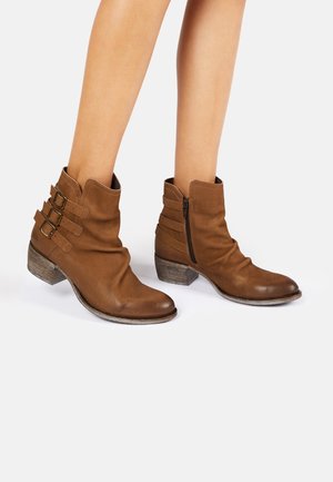 Kovbojské/motorkářské kotníkové boty - brown