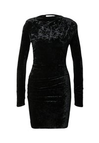 Schwarzes Samtkleid mit langen Ärmeln und taillierter Silhouette, das dezente Raffungselemente an der Seite und einen hohen Kragen aufweist. Sanfte Textur.