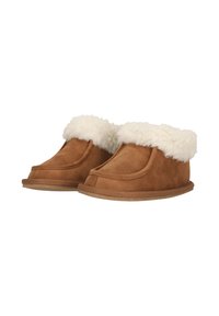 Braune Wildlederschuhe mit dickem weißen Fleece-Futter um den Knöchel und weichen Gummisohlen, nebeneinander auf weißem Hintergrund abgebildet.