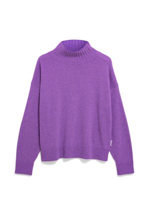 Maglione viola a maniche lunghe con collo alto a coste, polsini e orlo, esposto piatto su uno sfondo bianco.