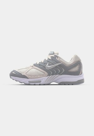 Nike Sportswear AIR PEGASUS 2005 - Trainers - wolf grey/platinum tint/vast grey/metallic platinum/white