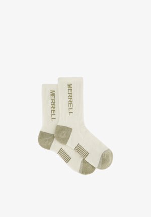 Väriltään tuhkanvalkoiset varrelliset sukat, joissa on harmaat kantapää-, varvas- ja pohjapaneelit ja "MERRELL"-logo pystysuunnassa pohkeen alueella.