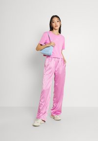 adidas Originals CROPPED TEE - Pamata T-krekls - bliss orchid