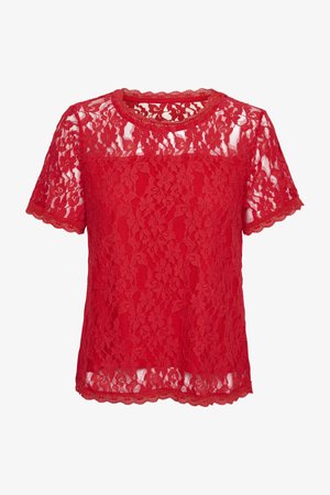 Haut en dentelle rouge à manches courtes, avec un col et un ourlet en forme de vagues, ornée de motifs floraux complexes et d'une finition translucide et texturée.