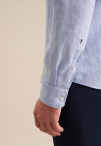 Seidensticker SHAPED - Zakelijk overhemd - light blue