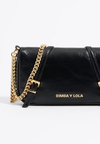 Bimba Y Lola MINI - Soma ar siksnu pāri ķermenim - black