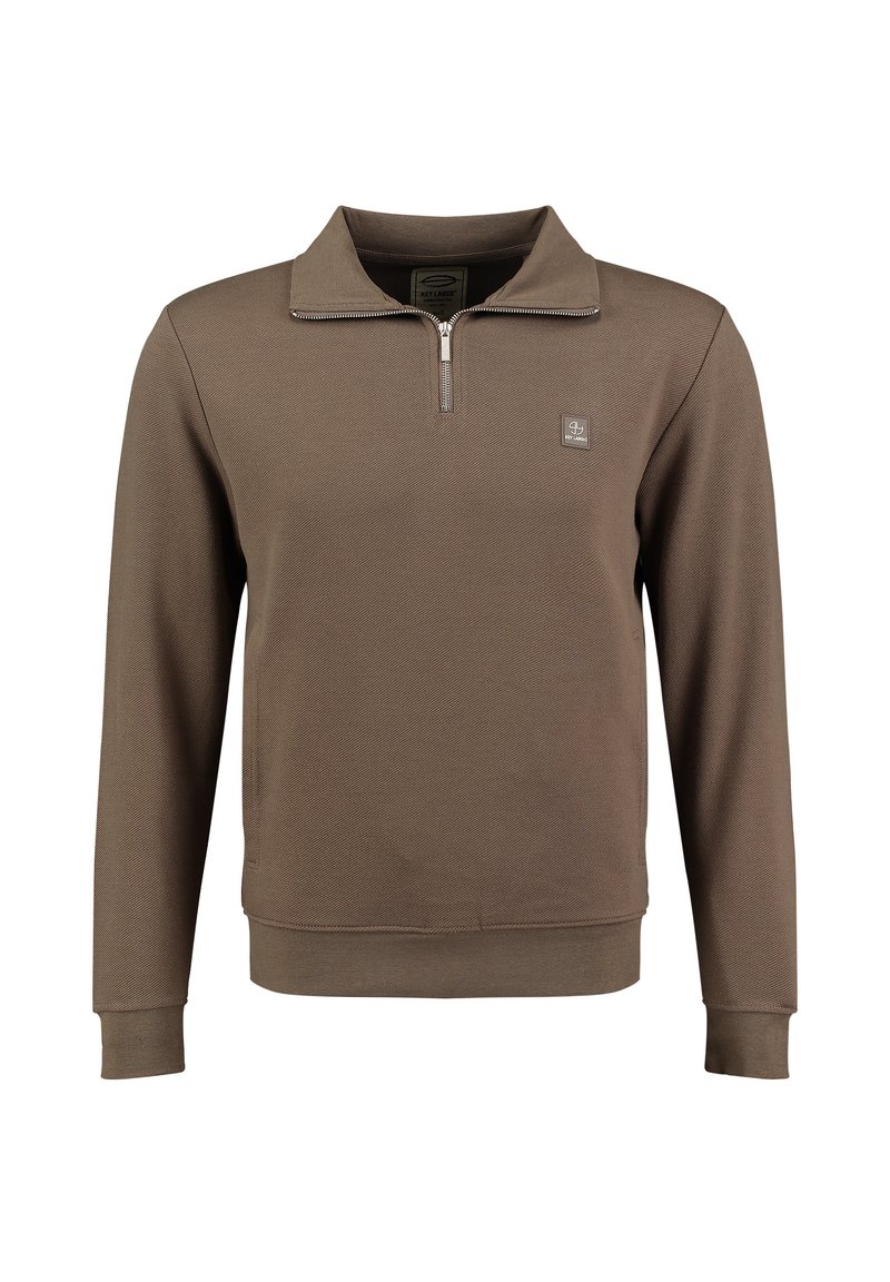 Bruine lange mouwen pullover met een kwart rits aan de voorkant en een klein vierkant logo-patch op de linkerborst.