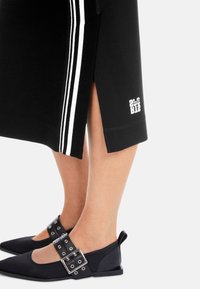 Marc Cain Bleistiftrock - black and white