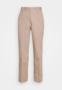 Pantalones de algodón beige con corte recto, que cuentan con una cinturilla y bolsillos laterales. La tela tiene una textura suave y costuras mínimas.